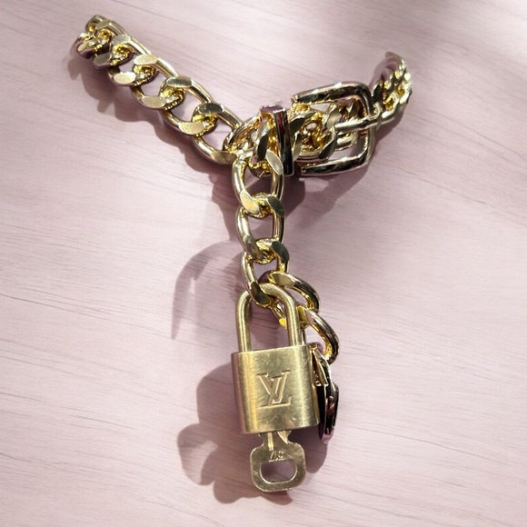 Louis Vuitton #317 Lock & Key on unbranded Gold Buckle Chain Necklace - Picture 3 of 7